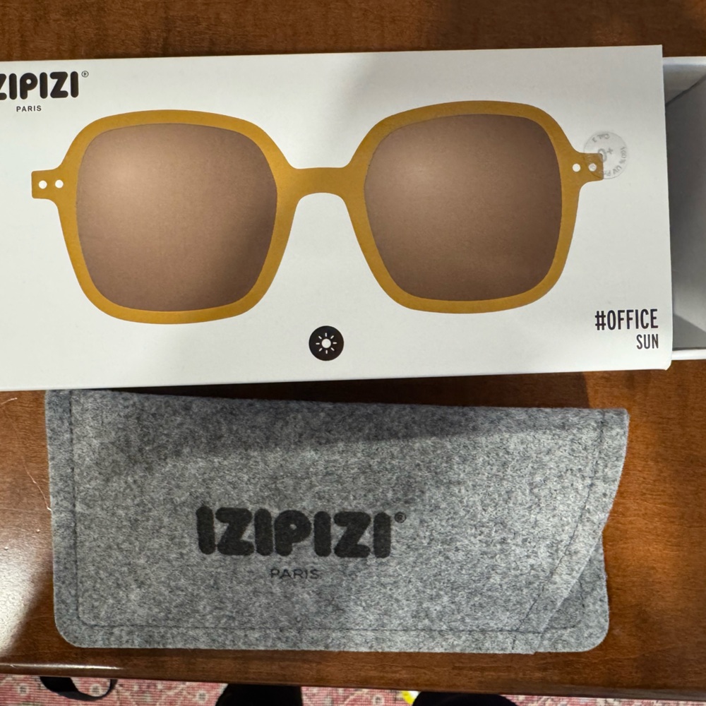 Women's Sunglasses - Gold Frame